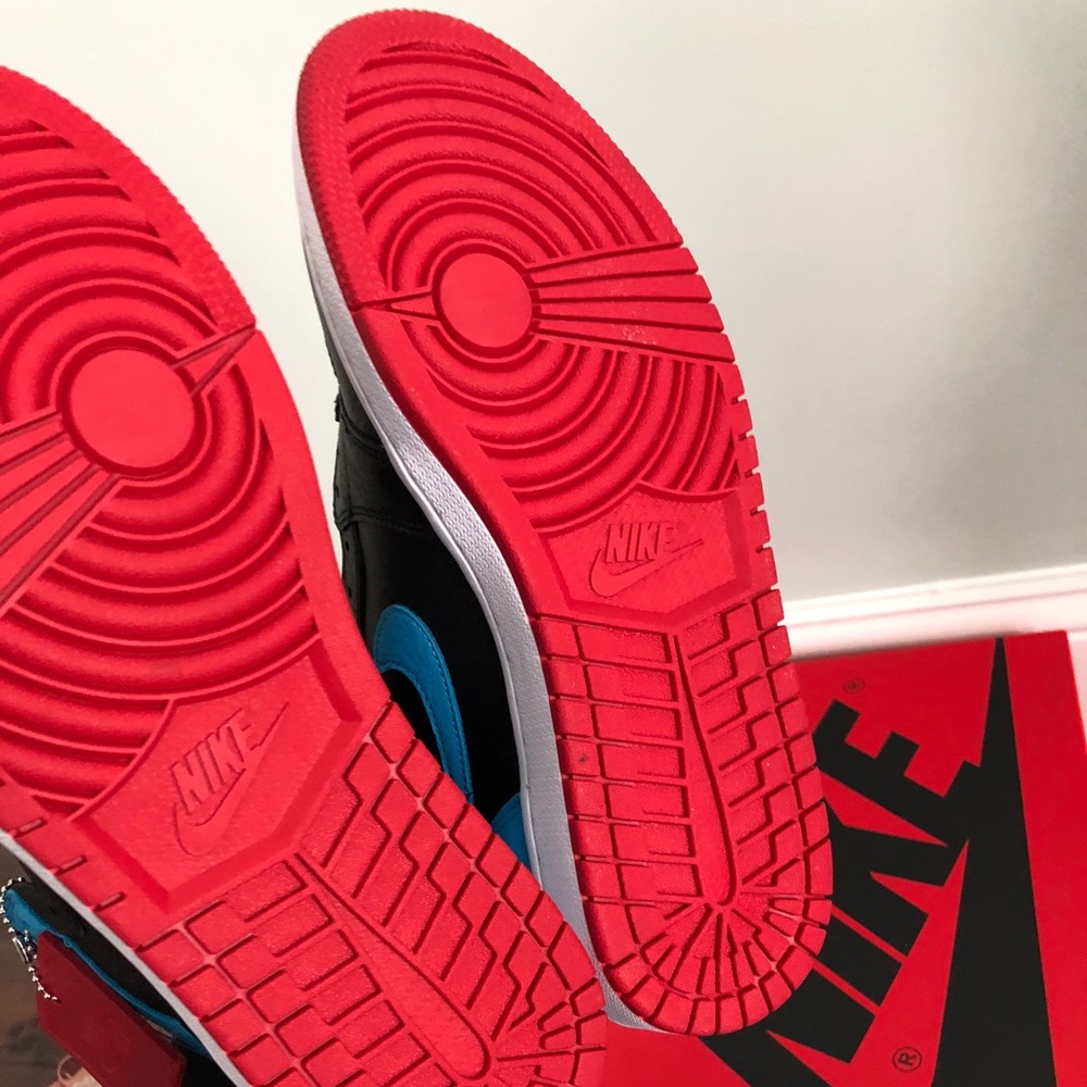 NEW Air Jordan 1 High OG ‘NC to CHI’ - Picture 3 of 8